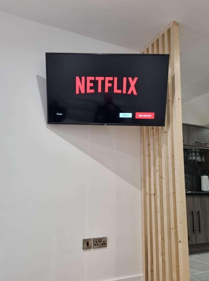 Lmk, Spacious 1 Bedroom Ground Floor Apartment, Ev Charger, Free Parking Wi-Fi, Great Location Белфаст Екстериор снимка