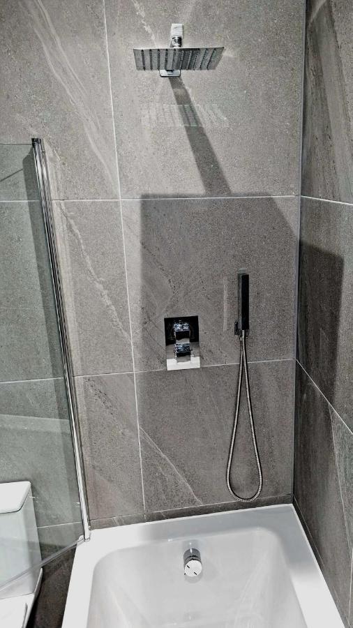 Lmk, Spacious 1 Bedroom Ground Floor Apartment, Ev Charger, Free Parking Wi-Fi, Great Location Белфаст Екстериор снимка